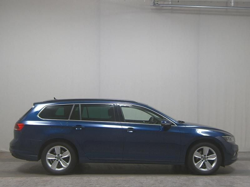Blau Gebraucht 2022 VW Passat Business Kombi | 19.980 € (Superpreis) - Bild 1/4