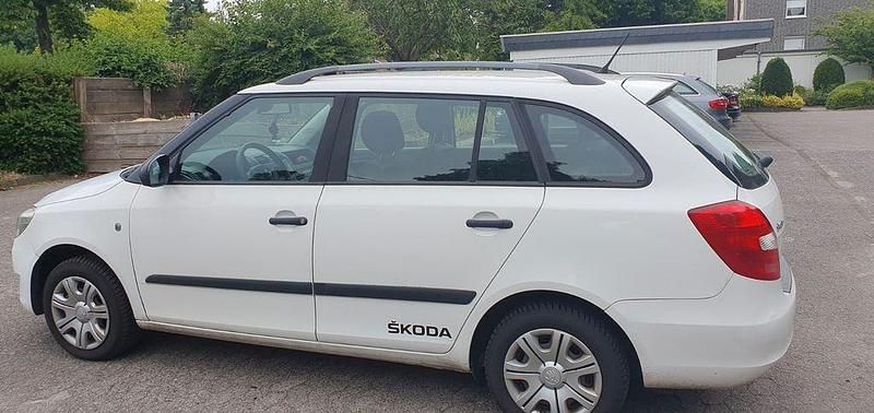 Weiß Gebraucht 2013 Skoda Fabia Ambition Kombi | 1.750 € (Superpreis) - Bild 1/4
