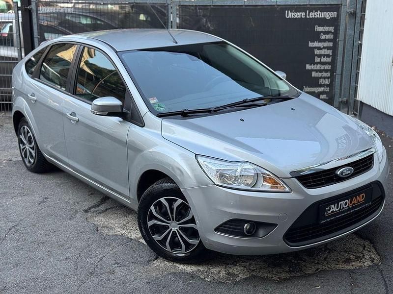 Grau Gebraucht 2010 Ford Focus Limousine | 5.700 € (Fairer Preis) - Bild 1/4