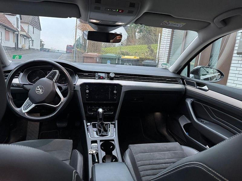 Gebraucht VW Passat Elegance 150 PS (110 kW) 2023 Schwarz Kombi
