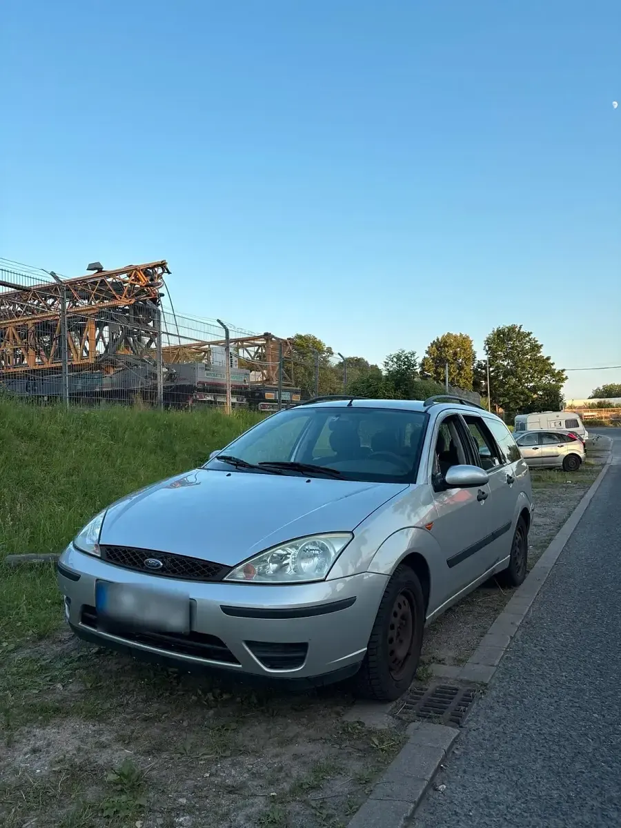 Gebraucht Ford Focus 100 PS (73 kW) 2004 Silber Kombi