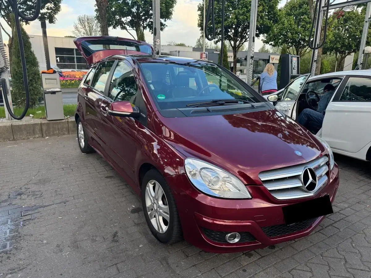 Gebraucht Mercedes B170 116 PS (85 kW) 2009 Rot Van / Kleinbus