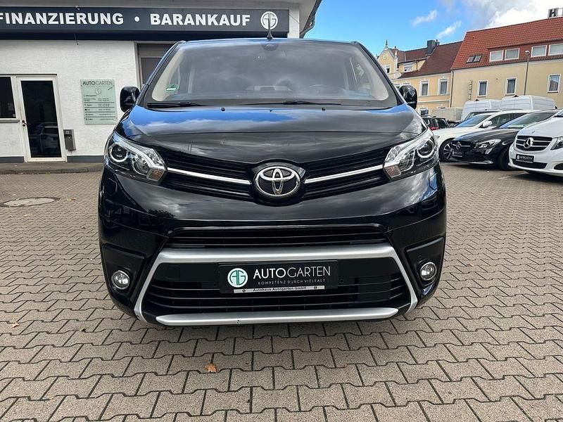 Schwarz Gebraucht 2020 Toyota Proace Verso Executive Kombi | 27.850 € (Fairer Preis) - Bild 1/4