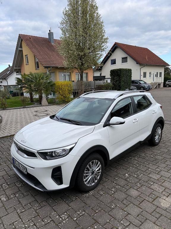 Gebraucht Kia Stonic Vision 101 PS (74 kW) 2023 Weiß SUV