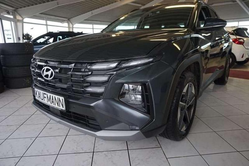Neu Hyundai Tucson 150 PS (110 kW) 2025 Grün SUV