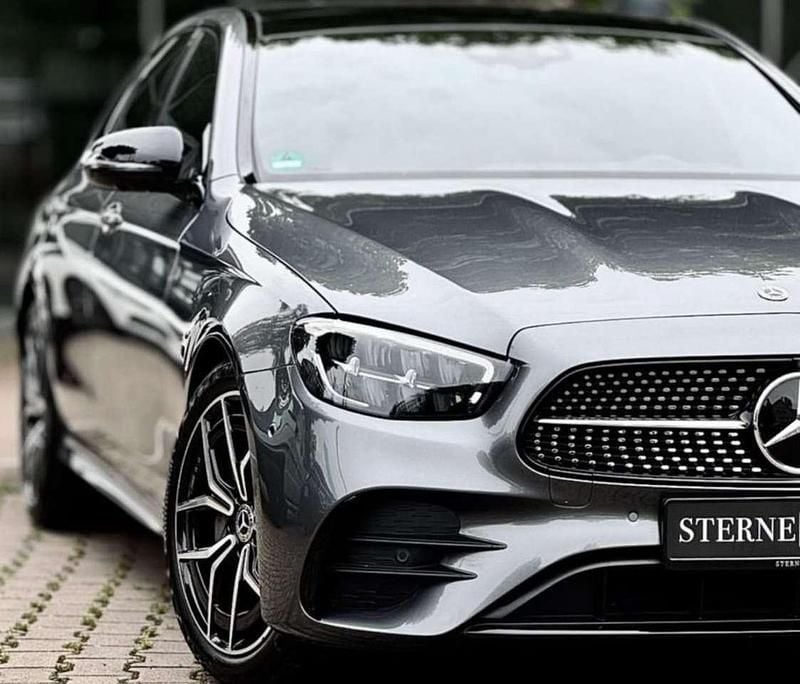 Grau Gebraucht 2023 Mercedes E220 AMG Limousine | 54.700 € (Teuer) - Bild 1/4