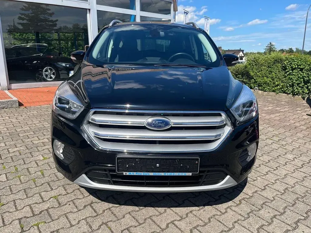 Gebraucht Ford Kuga Titanium 150 PS (110 kW) 2019 Schwarz SUV