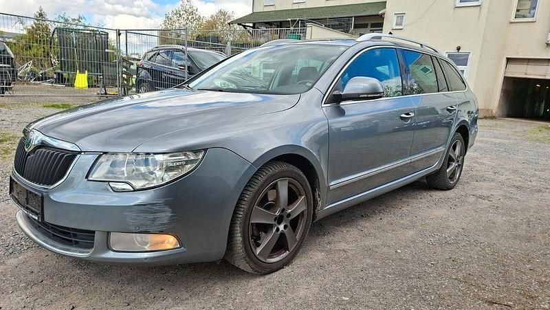 Gebraucht Skoda Superb Elegance 160 PS (117 kW) 2010 Grau Kombi