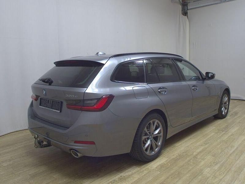 Gebraucht BMW 320e Sport Line 204 PS (150 kW) 2022 Skyscraper grau metallic Kombi