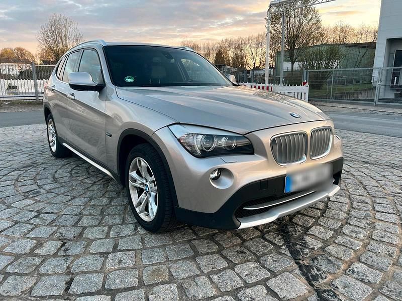 Braun Gebraucht 2010 BMW X1 SUV | 11.500 € - Bild 1/4