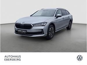 Neu Skoda Superb Selection 204 PS (150 kW) 2025 Silber Kombi