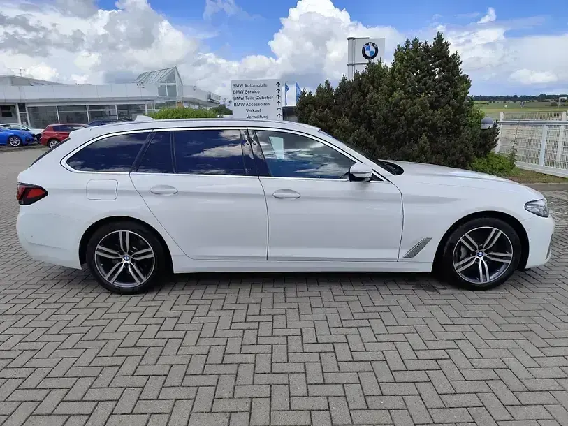 Gebraucht BMW 530 Efficient Dynamics 286 PS (210 kW) 2021 Weiss Kombi