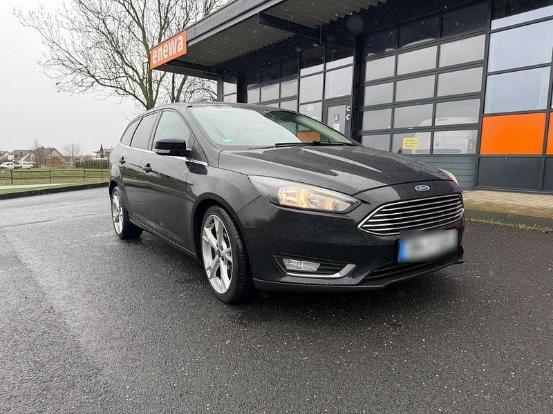 Gebraucht Ford Focus Titanium 120 PS (88 kW) 2015 Schwarz Kombi