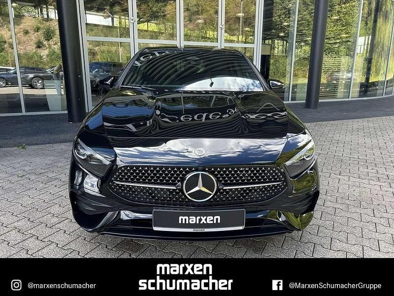 Gebraucht Mercedes A250 AMG 163 PS (119 kW) 2024 Lack kosmosschwarz Limousine