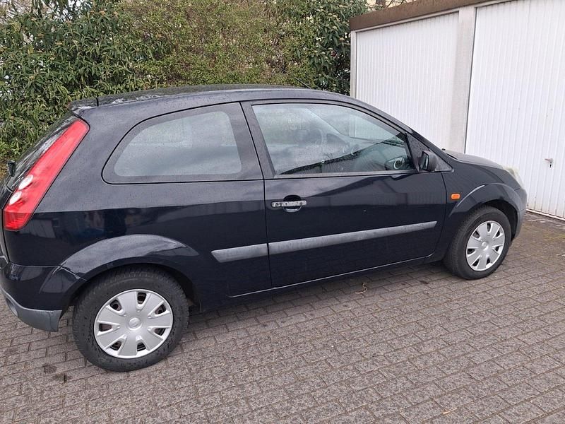 Gebraucht Ford Fiesta 60 PS (44 kW) 2006 Blau Kleinwagen