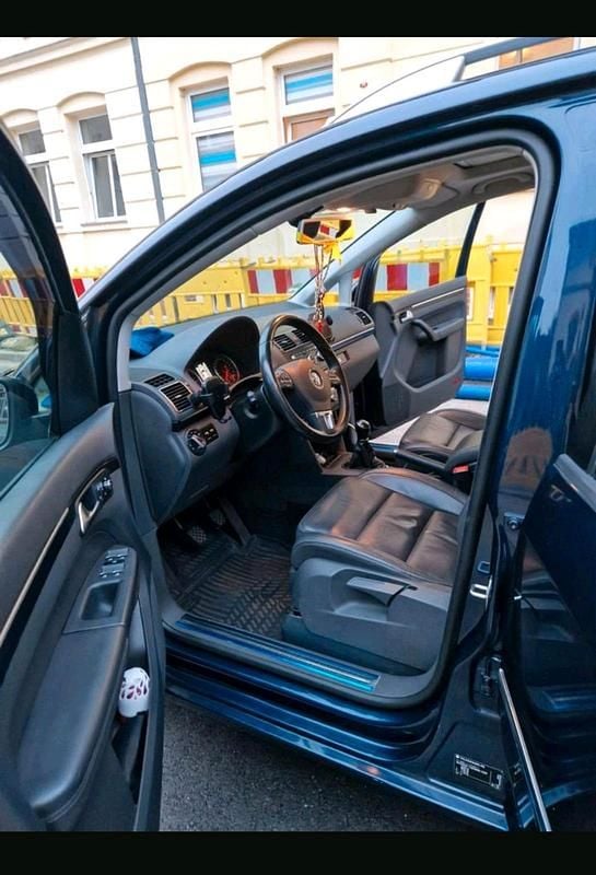 Blau Gebraucht 2013 VW Touran Van / Kleinbus | 13.299 € - Bild 1/4