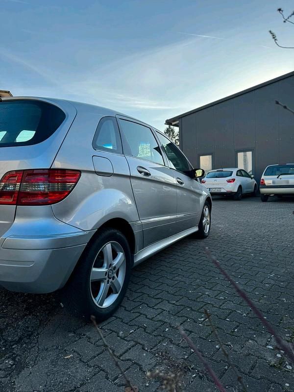 Gebraucht Mercedes B200 140 PS (102 kW) 2008 Silber Van / Kleinbus