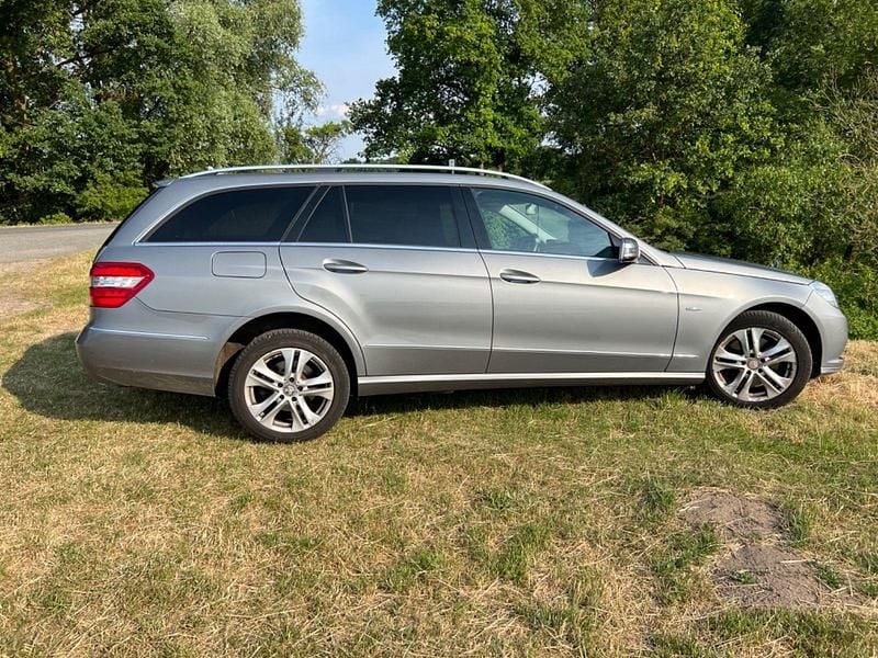 Gebraucht Mercedes E250 Elegance 204 PS (150 kW) 2012 Grau Kombi