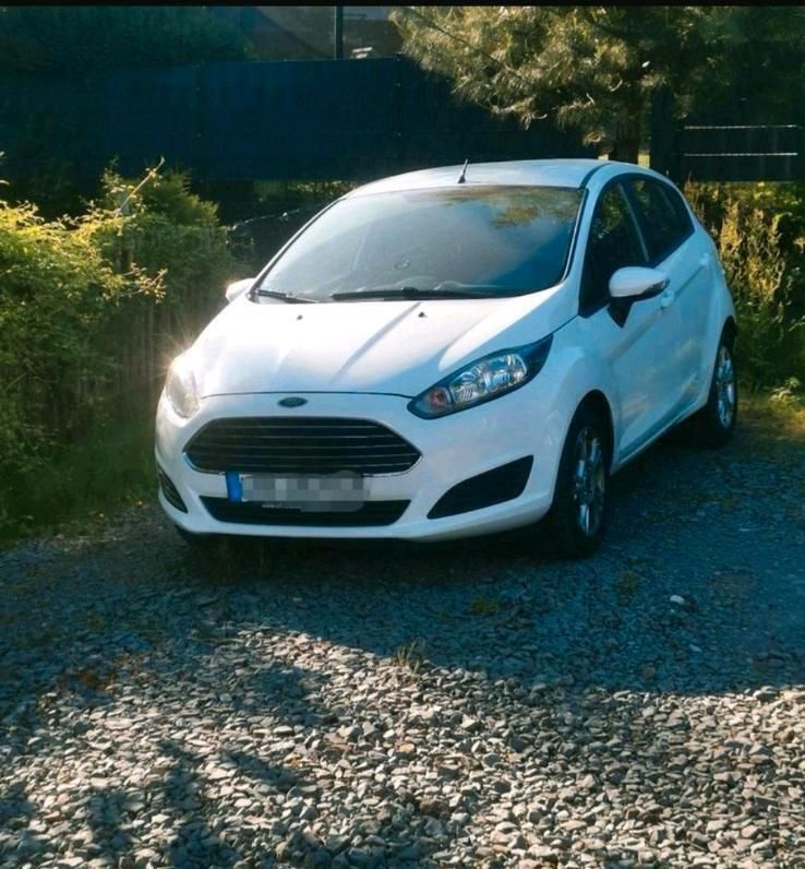 Weiß Gebraucht 2014 Ford Fiesta Kleinwagen | 5.000 € (Guter Preis) - Bild 1/4