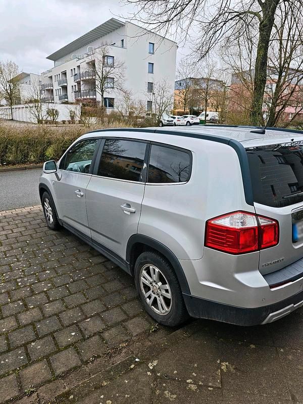 Gebraucht Chevrolet Orlando 163 PS (119 kW) 2012 Silber Van / Kleinbus