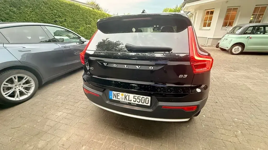Gebraucht Volvo XC40 Core 163 PS (119 kW) 2024 Schwarz SUV