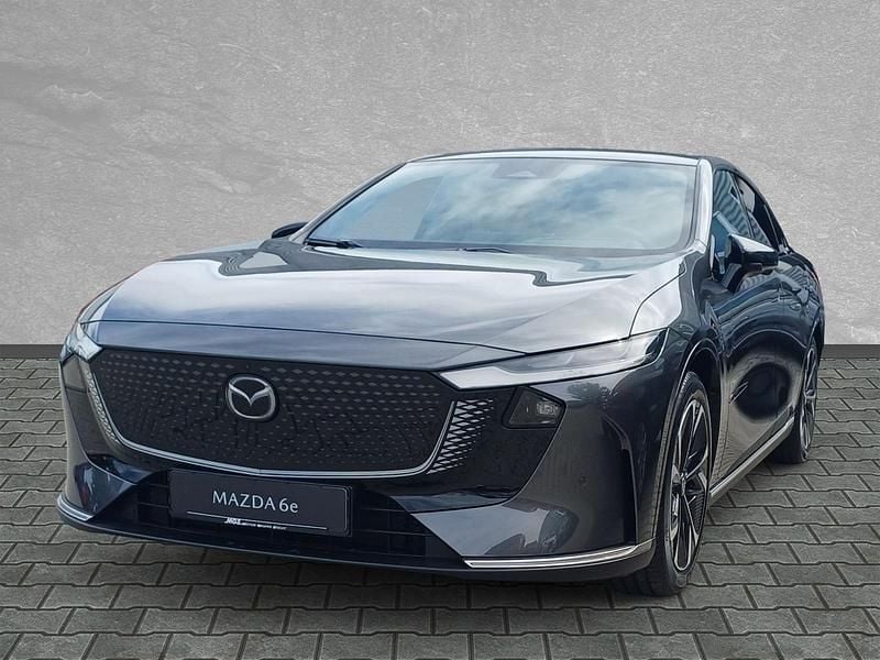 Machine grey Neu 2025 Mazda 6e Takumi-Line Limousine | 41.950 € - Bild 1/4