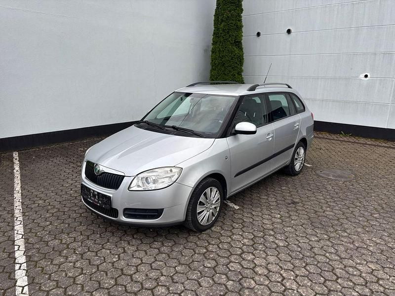 Silber Gebraucht 2010 Skoda Fabia Ambiente Kombi | 4.490 € (Fairer Preis) - Bild 1/4