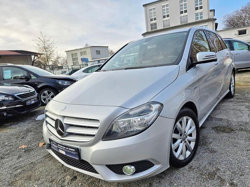 Silber Gebraucht 2012 Mercedes B200 Van / Kleinbus | 4.490 € (Guter Preis) - Bild 1/4