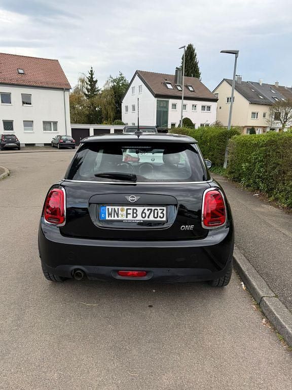 Second-hand Mini ONE 102 CP (75 kW) 2020 Negru Hatchback