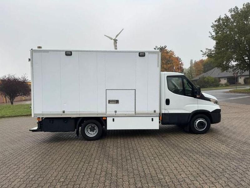 Second-hand Iveco Daily 150 CP (110 kW) 2017 Alb Van