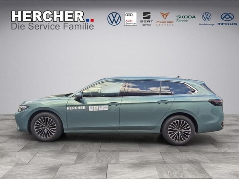 Gebraucht VW Passat Elegance 150 PS (110 kW) 2025 Blau Kombi
