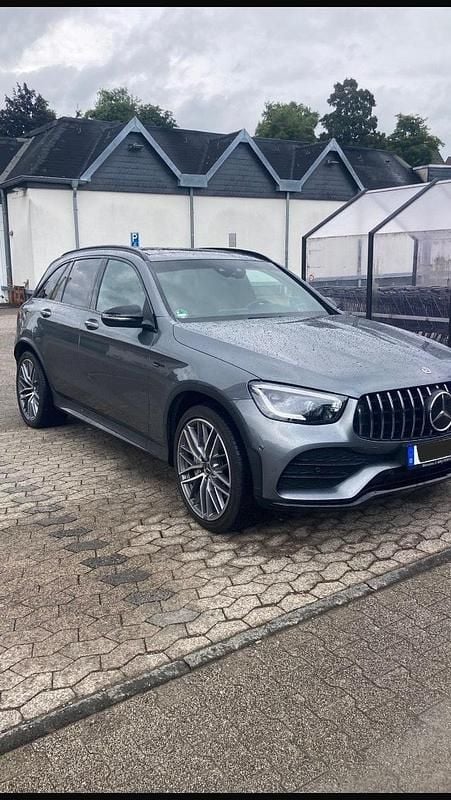 Grau Gebraucht 2020 Mercedes GLC43 AMG AMG SUV | 51.000 € (Fairer Preis) - Bild 1/4