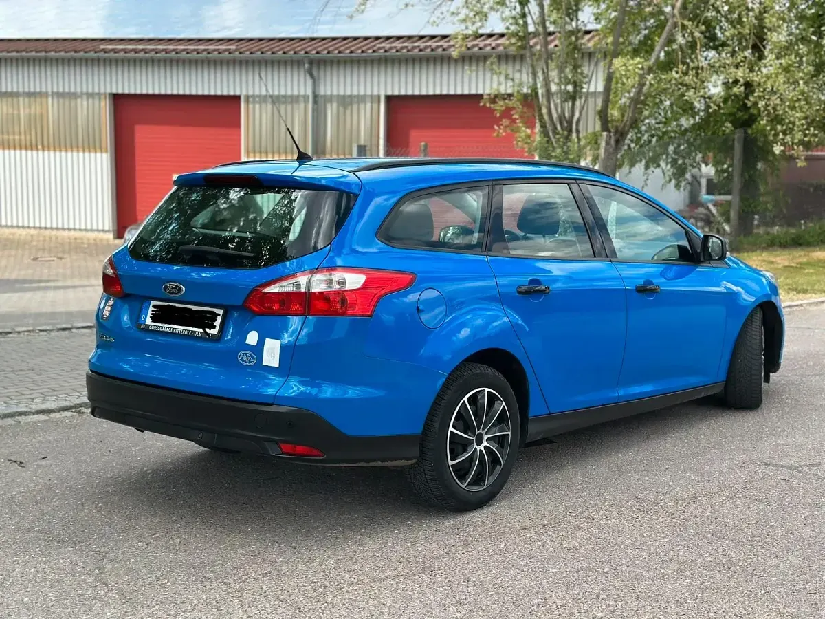 Gebraucht Ford Focus 115 PS (84 kW) 2013 Blau Kombi