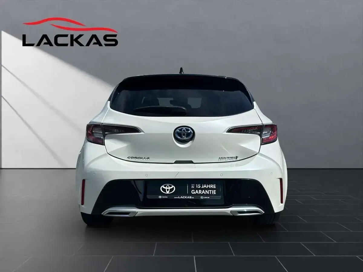 Gebraucht Toyota Corolla Hybrid Lounge 184 PS (135 kW) 2020 White pearl metallic / dach sc Limousine