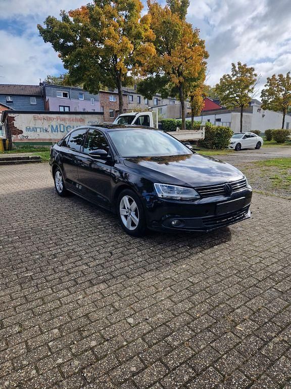 Schwarz Gebraucht 2011 VW Jetta Comfortline Limousine | 3.350 € (Superpreis) - Bild 1/4