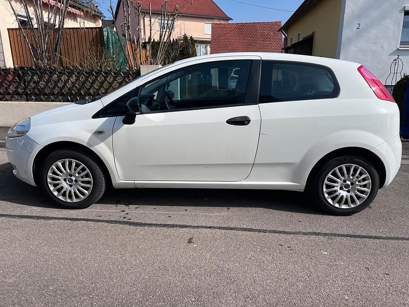Gebraucht Fiat Grande Punto 65 PS (47 kW) 2009 Weiß Kleinwagen