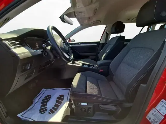 Gebraucht VW Passat Business 122 PS (89 kW) 2021 Tornadorot Kombi
