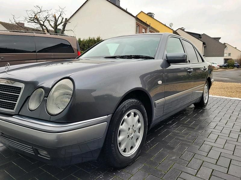 Gebraucht Mercedes E240 170 PS (125 kW) 1998 Limousine