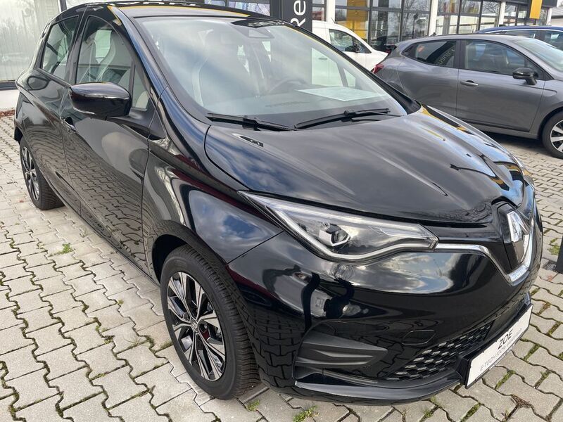 Second-hand Renault Zoe Evolution 50 kW (69 CP) 2023 Negru Hatchback