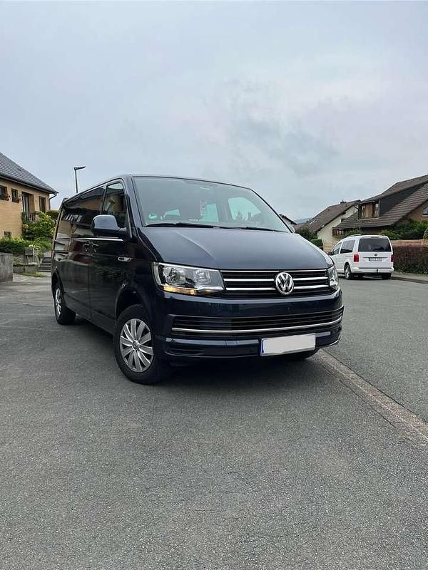 Gebraucht VW Caravelle Comfortline 150 PS (110 kW) 2017 Blau Van