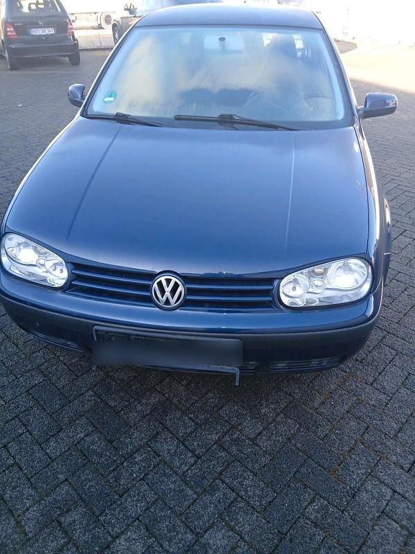 Blau Gebraucht 2000 VW Golf IV Kleinwagen | 850 € (Superpreis) - Bild 1/4