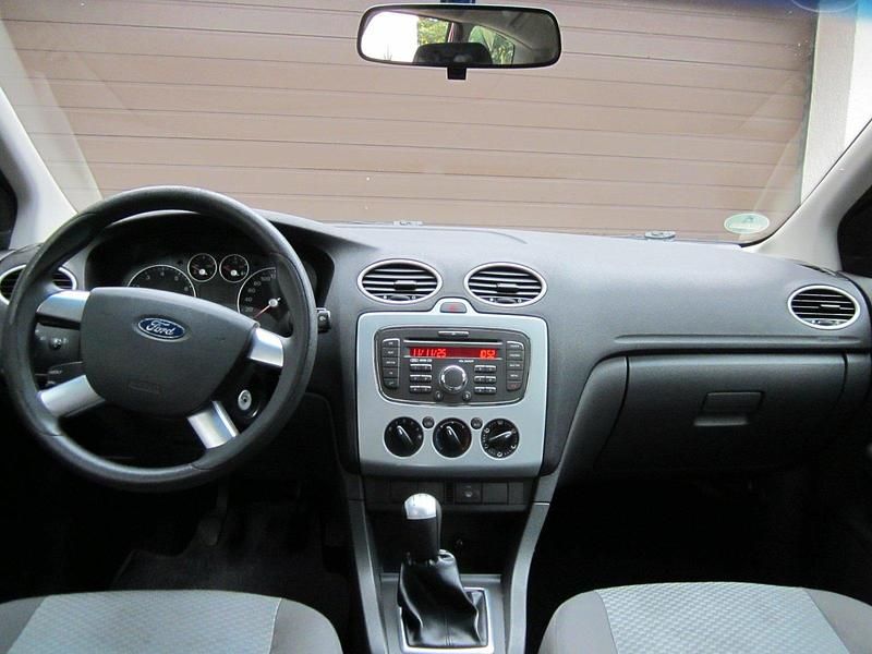 Usata Ford Focus 100 CV (73 kW) 2007 Andere farben Station wagon