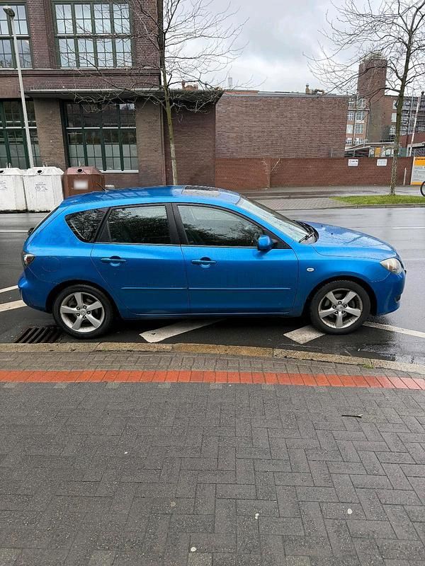Usata Mazda 3 105 CV (77 kW) 2006 Blu Berlina