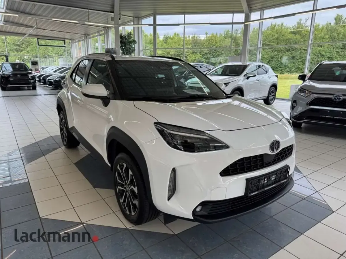 Gebraucht Toyota Yaris Cross Team 116 PS (85 kW) 2024 Weiss SUV