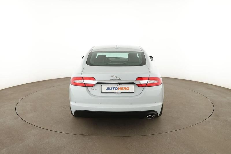 Gebraucht Jaguar XF 200 PS (147 kW) 2015 Weiß Limousine