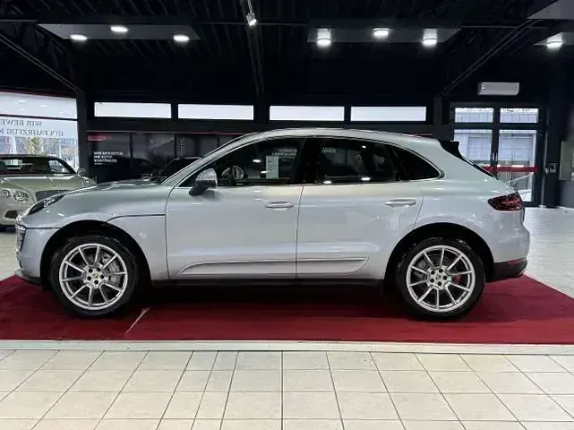 Second-hand Porsche Macan 258 CP (189 kW) 2016 Argintiu SUV