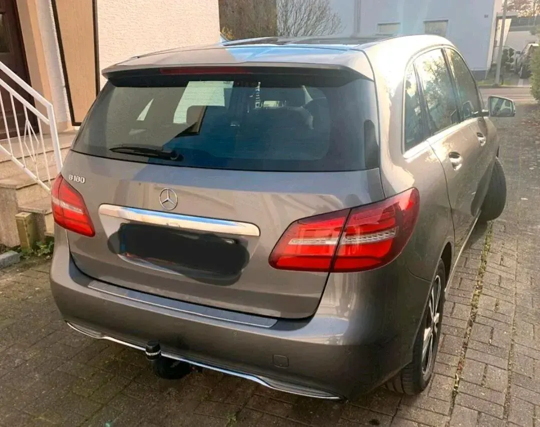 Gebraucht Mercedes B180 2018 Grau Kleinwagen