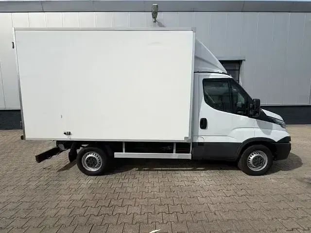 Gebraucht Iveco Daily 285 PS (209 kW) 2018 Blau Van