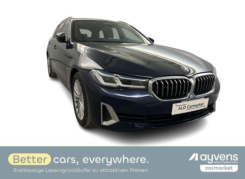 Blau Gebraucht 2022 BMW 530e Luxury Line Kombi | 27.980 € (Superpreis) - Bild 1/4