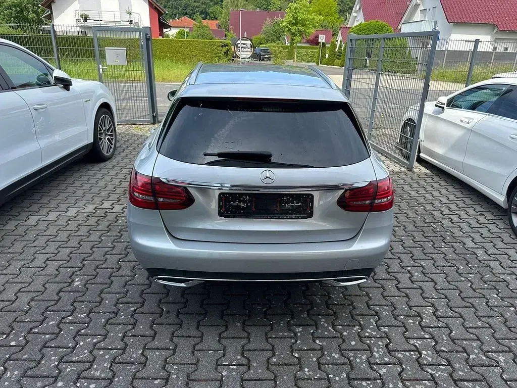 Gebraucht Mercedes C300 Avantgarde 245 PS (180 kW) 2019 Silber Limousine